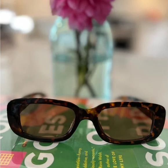 Square women’s turtle sunglasses never worn - Picture 6 of 6